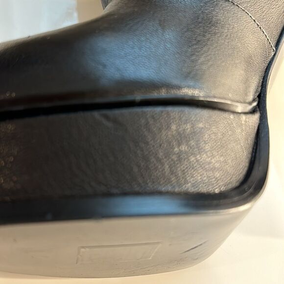 Yves Saint Laurent Tribute Platform Black Leather Boots. Below Knee - Picture 12 of 13